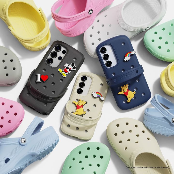 [부산=뉴시스] 슬래시비슬래시가 크록스와 협업해 제작한 갤럭시 S25 시리즈 폰 케이스. (사진=슬래시비슬래시 제공) 2025.02.11. photo@newsis.com *재판매 및 DB 금지