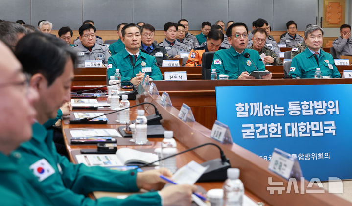[서울=뉴시스] 조수정 기자 = 최상목 대통령 권한대행 부총리 겸 기획재정부 장관이 10일 정부서울청사 별관에서 열린 '제58차 중앙통합방위회의'에서 발언하고 있다. (대통령실통신사진기자단) 2025.02.10. chocrystal@newsis.com