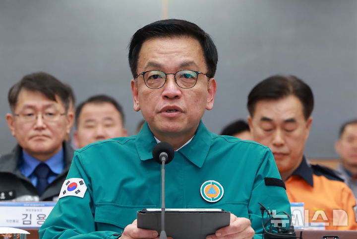 [서울=뉴시스] 조수정 기자 = 최상목 대통령 권한대행 부총리 겸 기획재정부 장관이 10일 정부서울청사 별관에서 열린 '제58차 중앙통합방위회의'에서 발언하고 있다. (대통령실통신사진기자단) 2025.02.10. chocrystal@newsis.com