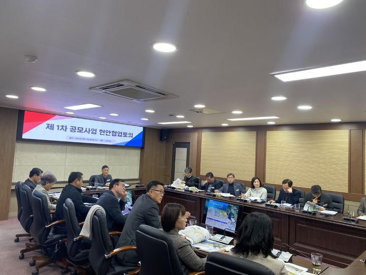 [거제=뉴시스] 신정철 기자= 거제시는 지난 10일, 정석원 부시장 주재로 문화체육관광부 주관의 60억원 규모의 '2025년 계획공모형 지역관광개발사업' 신청을 위한 자체 현안 협업토의를 개최했다.(사진=거제시 제공).2025.02.11. photo@newsis.com *재판매 및 DB 금지