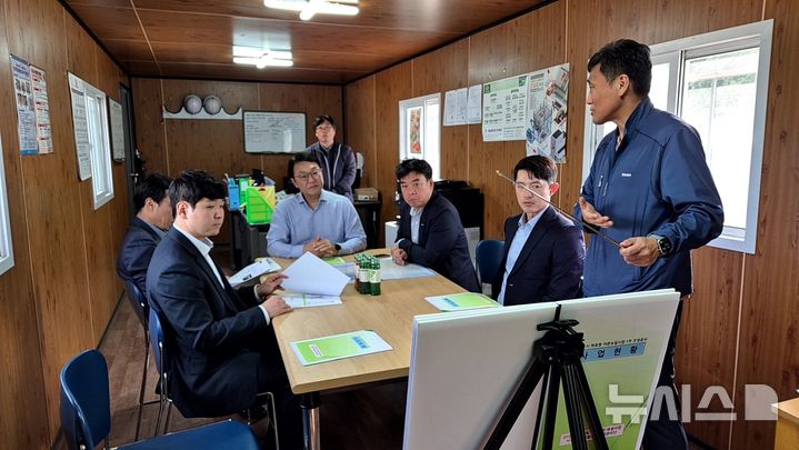 [서울=뉴시스] 서귀포시 하효항 어촌뉴딜사업 현장점검.