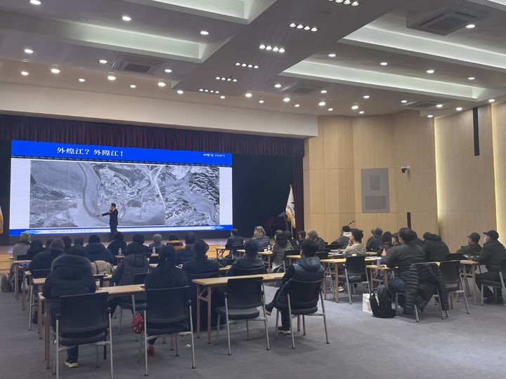 [울산=뉴시스] 11일 울산 남구청 6층 대강당에서 '외황강 역사문화권 장편소설 전국 공모전' 사전 설명회가 진행되고 있다. (사진=울산 남구 제공) 2025.02.11. photo@newsis.com *재판매 및 DB 금지