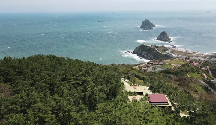 [부산=뉴시스] 이기대 예술공원 오륙도 아트센터 영역 내 오륙도 아트센터 조감도. (사진=부산시 제공) 2025.02.11. photo@newsis.com *재판매 및 DB 금지