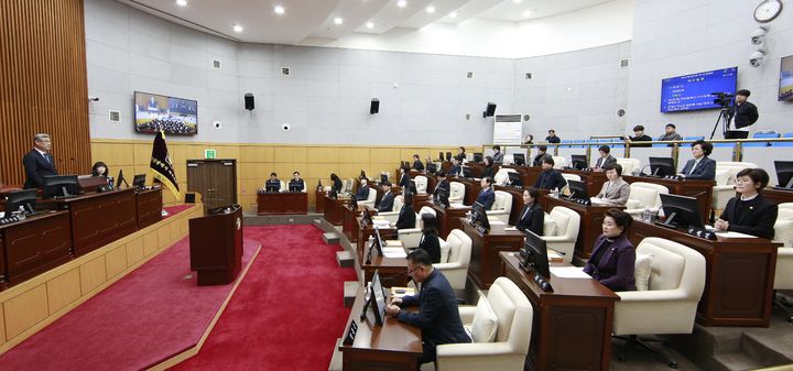 [대전=뉴시스] 조명휘 기자 = 대전 서구의회가 11일 제287회 임시회를 개회하고 있다. (사진= 서구의회 제공) 2024.02.11. photo@newsis.com *재판매 및 DB 금지