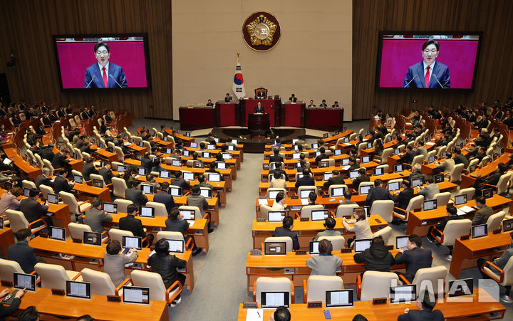 [서울=뉴시스] 권창회 기자 = 권성동 국민의힘 원내대표가 11일 오전 서울 여의도 국회에서 열린 제422회 국회(임시회) 제3차 본회의에서 교섭단체 대표연설을 하고 있다. 2025.02.11. kch0523@newsis.com