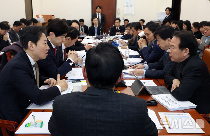 [서울=뉴시스] 고승민 기자 = 사진은 지난 11일 서울 여의도 국회에서 열린 기획재정위원회 제1차 조세소위원회에서 박수민 국민의힘 간사가 발언하고 있는 모습. 2025.02.11. kkssmm99@newsis.com