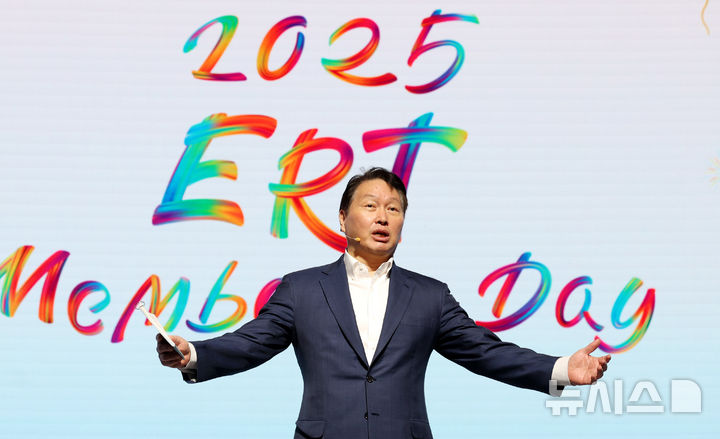 [서울=뉴시스] 추상철 기자 = 최태원 대한상공회의소 회장이 11일 오전 서울 중구 대한상공회의소에서 열린 '2025 ERT Member’s Day'에서 기조강연을 하고 있다. 2025.02.11. scchoo@newsis.com