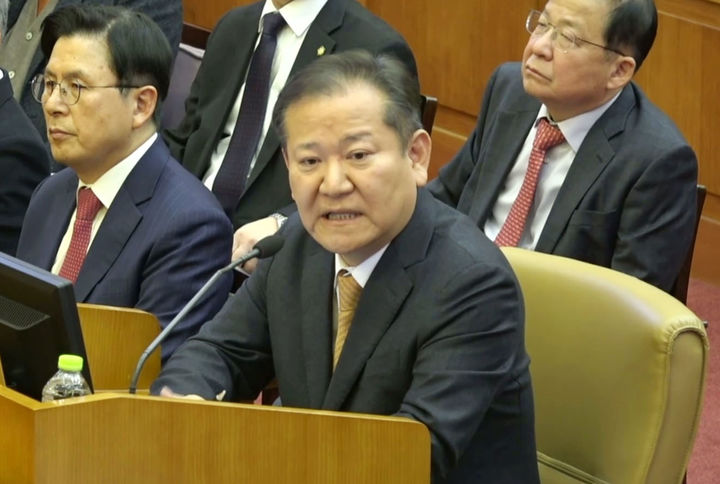 [서울=뉴시스] 이상민 전 행정안전부 장관이 11일 서울 종로구 헌법재판소에서 열린 윤석열 대통령 탄핵 심판 7차 변론기일에 증인으로 출석해 증언하고 있다. (사진=헌법재판소 웹하드 영상 캡처) 2025.02.11. photo@newsis.com *재판매 및 DB 금지