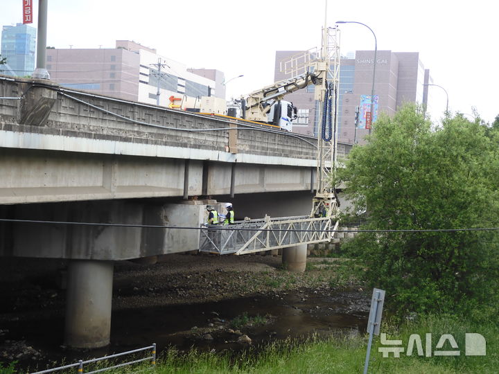 [용인=뉴시스] 용인시가 시민의 안전을 위해 도로구조물 안전점검과 성능평가를 올해까지 실시한다.(사진=용인시 제공) 2025.02.12. photo@newsis.com