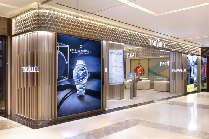 [서울=뉴시스] 신라면세점이 제주 연동 소재 신라면세점 제주점에 총 8개 시계 브랜드를 한 공간에서 선보이는 리치몬트 그룹의 럭셔리 시계 편집숍 '타임밸리' 부티크를 그랜드 오픈했다고 12일 밝혔다. (사진=신라면세점 제공) *재판매 및 DB 금지