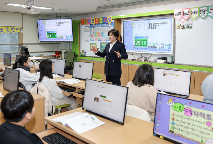 [대구=뉴시스] 강은희 대구교육감, 늘봄학교 운영 상황 점검 (사진=대구교육청 제공) photo@newsis.com *재판매 및 DB 금지