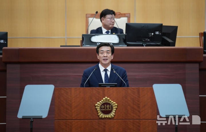 [전주=뉴시스] 윤정훈 전북도의원이 본회의장에서 청년농업인 육성자금 사태 심각성을 밝히고 전북도 차원의 대책 마련을 촉구하고 있다. *재판매 및 DB 금지