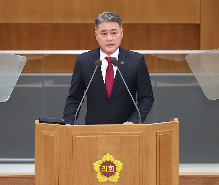 [수원=뉴시스] 김정호 경기도의회 국민의힘 대표의원이 12일 제382회 임시회 제2차 본회의에서 대표의원 연설을 하고 있다. (사진=경기도의회 제공) 2025.02.12. photo@newsis.com *재판매 및 DB 금지