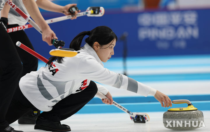 [하얼빈=신화/뉴시스] 여자 컬링 대표팀. 2025.02.11.
