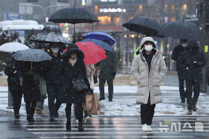 "빙판길 주의하세요"…경기북부, 오전부터 비·눈 예보