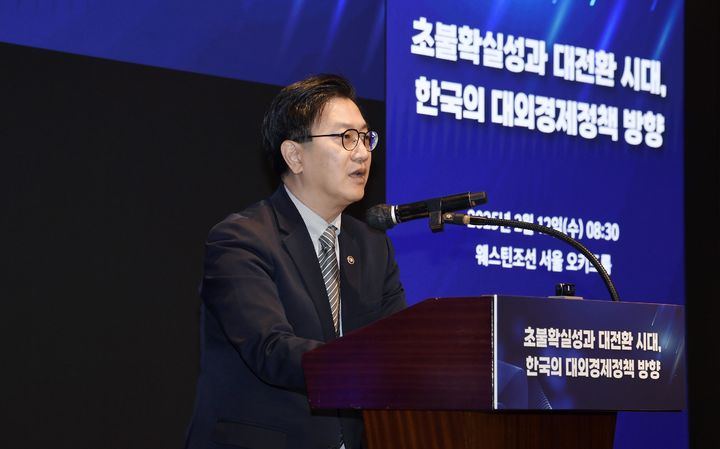 [서울=뉴시스] 김범석 기획재정부 차관이 12일 오전 서울 중구 웨스틴 조선 호텔에서 열린 '한국의 대외경제정책방향 세미나'에서 축사를 하고 있다. (사진=기획재정부 제공) 2025.02.12. photo@newsis.com *재판매 및 DB 금지