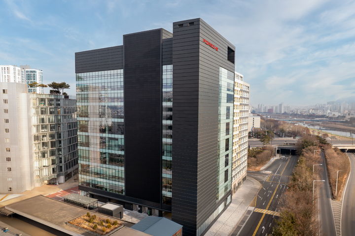 [서울=뉴시스] 포르쉐 서비스 센터 성수 전경 (사진=포르쉐코리아 제공) photo@newsis.com *재판매 및 DB 금지