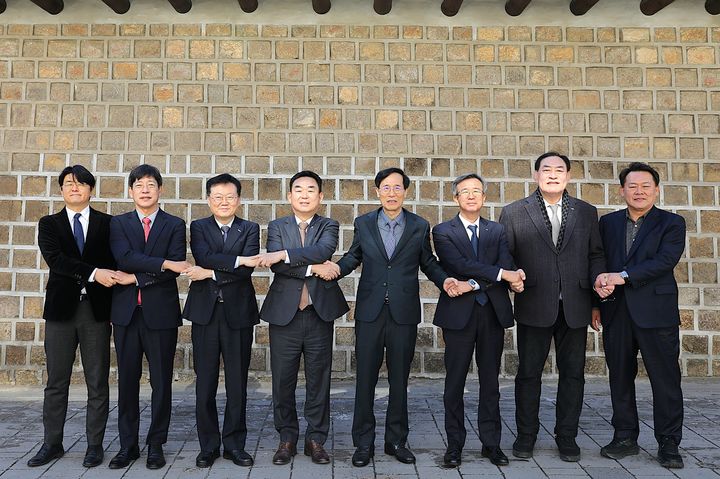 사행산업 기관장 신년하례회에 참석한 최철규 강원랜드 대표이사 직무대행(왼쪽에서 네 번째) *재판매 및 DB 금지