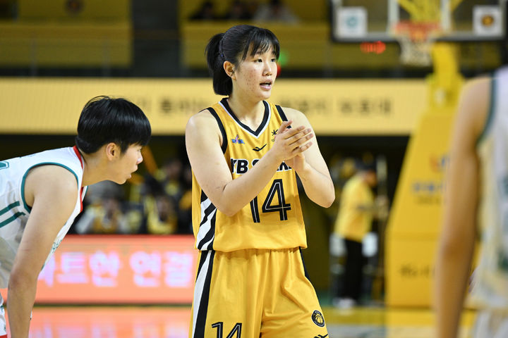 [서울=뉴시스] 여자프로농구 청주 KB국민은행의 송윤하. (사진=WKBL 제공) *재판매 및 DB 금지