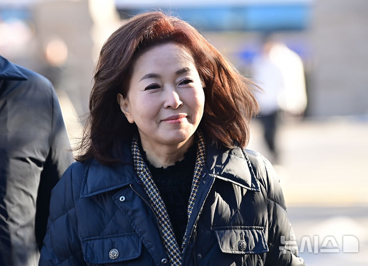 [서울=뉴시스] 사진공동취재단 = 김민전 국민의힘 의원이 13일 오전 서울 종로구 헌법재판소에서 열리는 윤석열 대통령 탄핵 심판 8차 변론기일에 참석하고 있다. 2025.02.13. photo@newsis.com