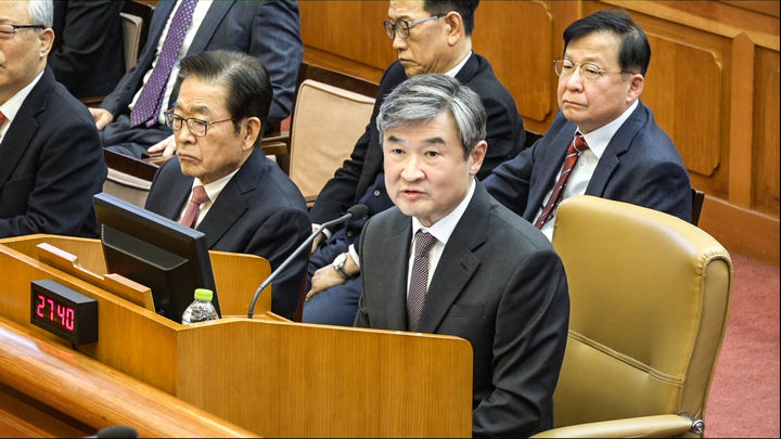 [서울=뉴시스] 김근수 기자 = 조태용 국가정보원장이 13일 서울 종로구 헌법재판소에서 열린 윤석열 대통령 탄핵 심판 8차 변론에 증인으로 출석해 답변하고 있다. (사진= 헌법재판소) 2025.02.13. photo@newsis.com *재판매 및 DB 금지