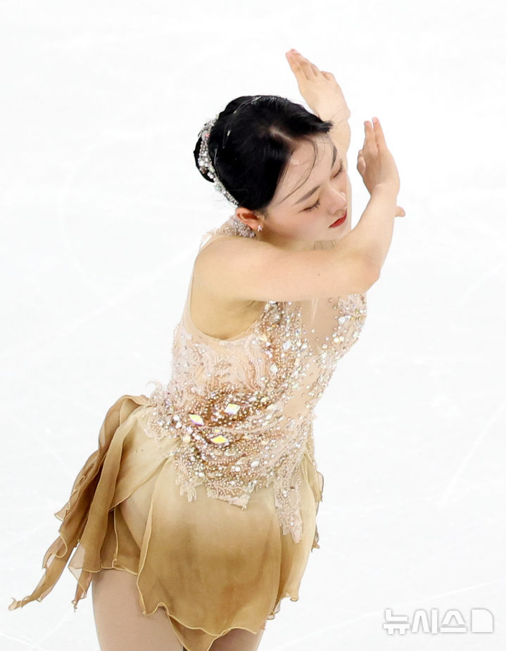 [하얼빈(중국)=뉴시스] 김선웅 기자 = 13일(현지 시간) 중국 하얼빈 헤이룽장 빙상훈련센터에서 열린 2025 하얼빈 동계 아시안게임 피겨스케이팅 여자 싱글 프리에 출전한 김채연이 연기를 선보이고 있다. 2025.02.13. mangusta@newsis.com