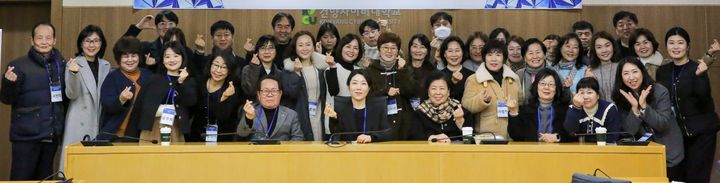 [대전=뉴시스] 건양사이버대학교 이민자 사회통합센터 간담회 기념촬영. (사진=건양사이버대 제공) 2025.02.14 photo.newsis.com *재판매 및 DB 금지