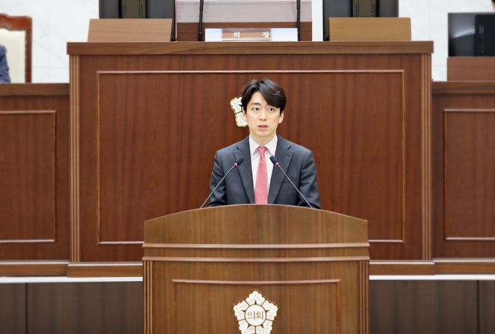 [인천=뉴시스] 14일 인천 연수구 연수구의회에서 열린 제270회 임시회 제2차 본회의에서 박민협 연수구의원이 발언을 하고 있다. (사진=박민협 연수구의회 의원 제공) 2025.02.14. photo@newsis.com *재판매 및 DB 금지