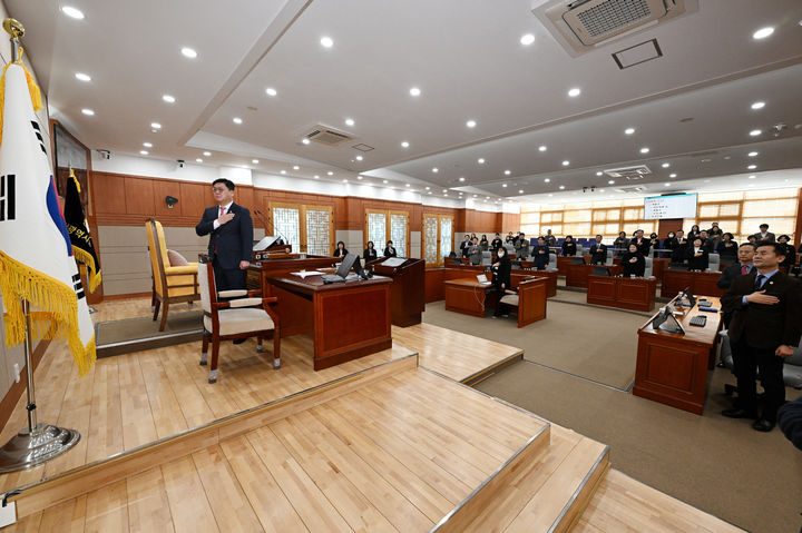 [울산=뉴시스] 구미현 기자 = 울산 중구의회는 14일 제270회 중구의회 임시회를 열고 8일간의 일정에 돌입했다. 2025.02.14. (사진=울산 중구의회 제공) photo@newsis.com *재판매 및 DB 금지