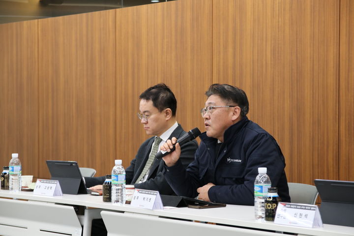 [서울=뉴시스] 박기돈 DS단석 평택1공장장이 지난 13일 취재진 질문에 답하고 있다. (사진=DS단석 제공) 2025.2.16. photo@newsis.com *재판매 및 DB 금지