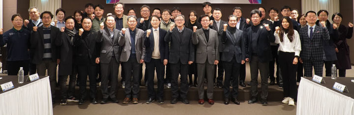 [대전=뉴시스] '2025년 제1차 대전권대학 산학협의체 정기총회' 기념촬영. (사진=국립한밭대 제공) 2025.02.14. photo.newsis.com *재판매 및 DB 금지