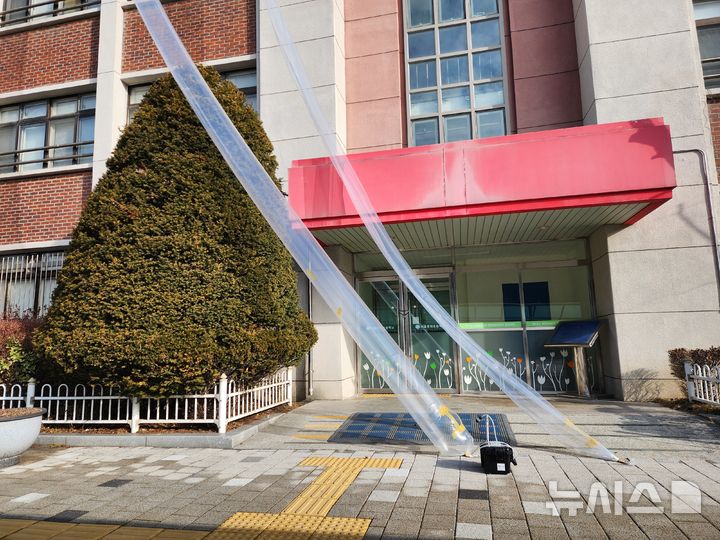 [서울=뉴시스]음압기 배출구.