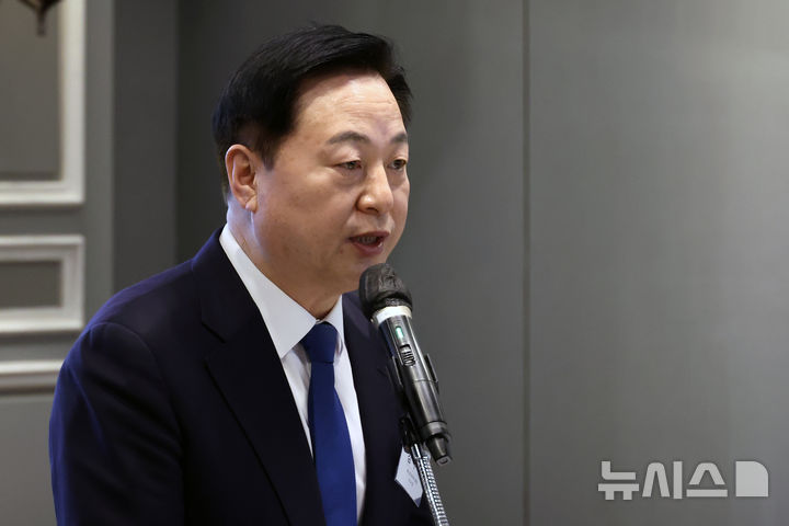 [서울=뉴시스] 조성우 기자 = 김두관 넥스트코리아 포럼 이사장이 14일 오후 서울 여의도 켄싱턴호텔에서 열린 넥스트코리아 포럼 출범식에서 발언하고 있다. 2025.02.14. xconfind@newsis.com