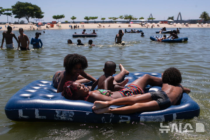 해변 인근 여자 화장실서 붙잡힌 '몰카男'…알고 보니 '변호사'