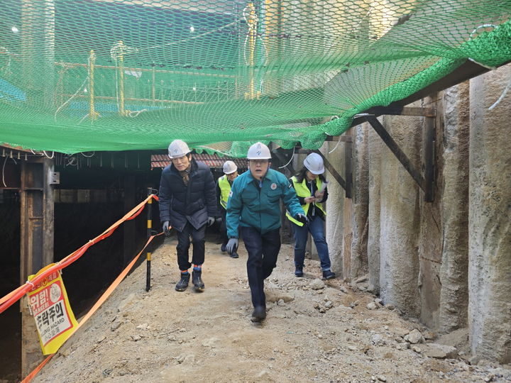 [서울=뉴시스] 서울시 공사 현장 안전 점검. 2025.02.17. (사진=서울시 제공) *재판매 및 DB 금지