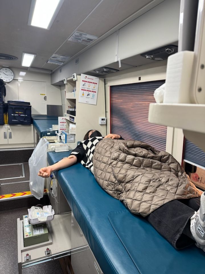 [대구=뉴시스] 대구시 수성구는 수성구청 광장에서 직원과 지역 주민을 대상으로 2025년 사랑나눔 헌혈행사를 개최했다. (사진 = 대구시 수성구 제공) 2025.02.17. photo@newsis.com *재판매 및 DB 금지