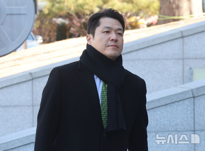 [서울=뉴시스] 김금보 기자 = 최재훈 반부패수사2부장검사가 17일 오후 서울 종로구 헌법재판소에서 열리는 탄핵심판 1차 변론기일에 출석하고 있다. 2025.02.17. kgb@newsis.com