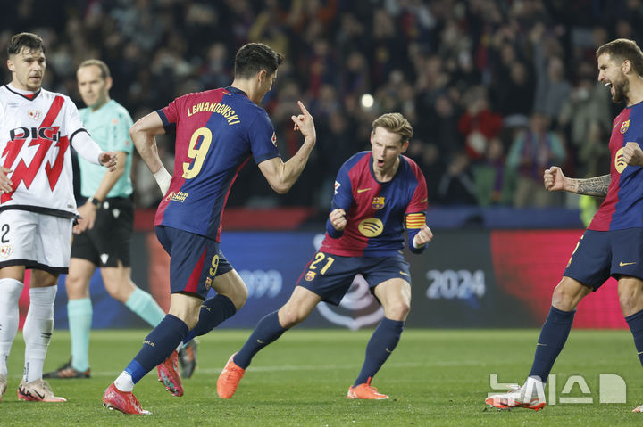 [바르셀로나=AP/뉴시스] 스페인 프로축구 프리메라리가 FC바르셀로나의 로베르트 레반도프스키. 2025.02.17.