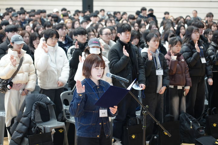 [울산=뉴시스] 구미현 기자 = 울산과학대학교가 2025학년도 신입생을 대상으로 18일과 19일 이틀간 울산과학대와 경주 한화리조트, 켄싱턴리조트에서 입학식과 오리엔테이션, 동기 드림(Dream) 학기를 개최했다. 2025.02.18. (사진=울산과학대 제공) photo@newsis.com *재판매 및 DB 금지
