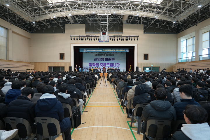 [울산=뉴시스] 구미현 기자 = 울산과학대학교가 2025학년도 신입생을 대상으로 18일과 19일 이틀간 울산과학대와 경주 한화리조트, 켄싱턴리조트에서 입학식과 오리엔테이션, 동기 드림(Dream) 학기를 개최했다. 2025.02.18. (사진=울산과학대 제공) photo@newsis.com *재판매 및 DB 금지