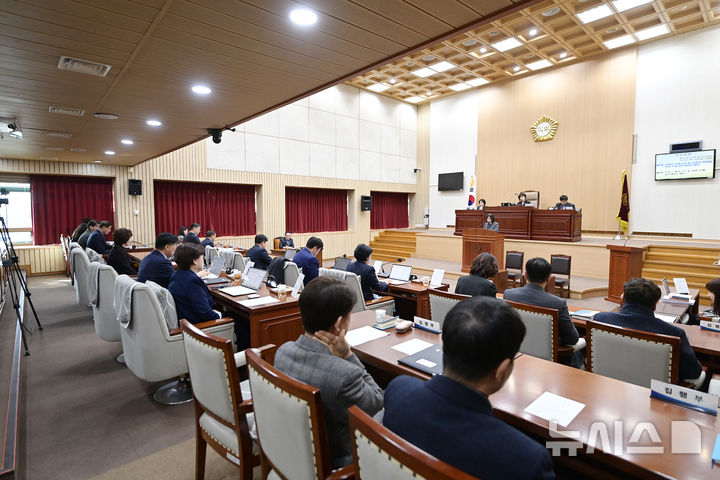 [연천=뉴시스] 연천군의회 '제291회 임시회'.(사진=연천군의회 제공).photo@newsis.com