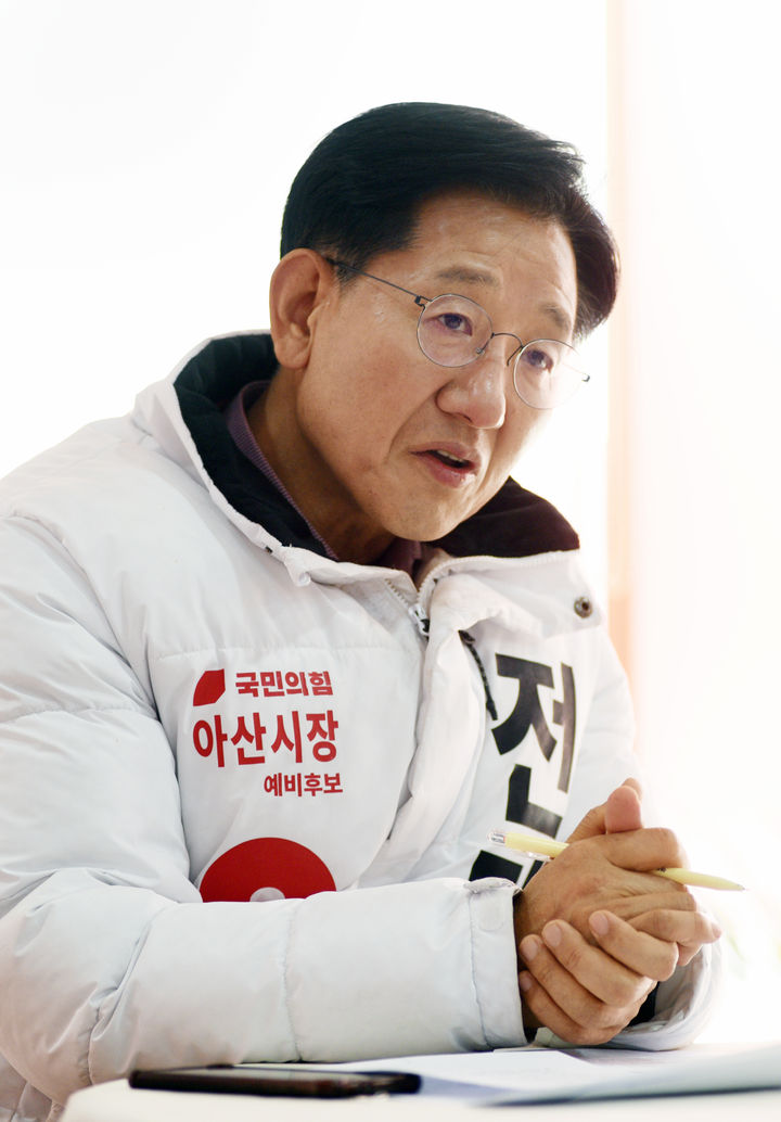 [아산=뉴시스] 박우경 기자= 17일 전만권 국민의힘 아산시장 예비후보가 아산시정 정상화 중요성을 언급하고 있다. 2025.2.18 spacedust1@newsis.com *재판매 및 DB 금지