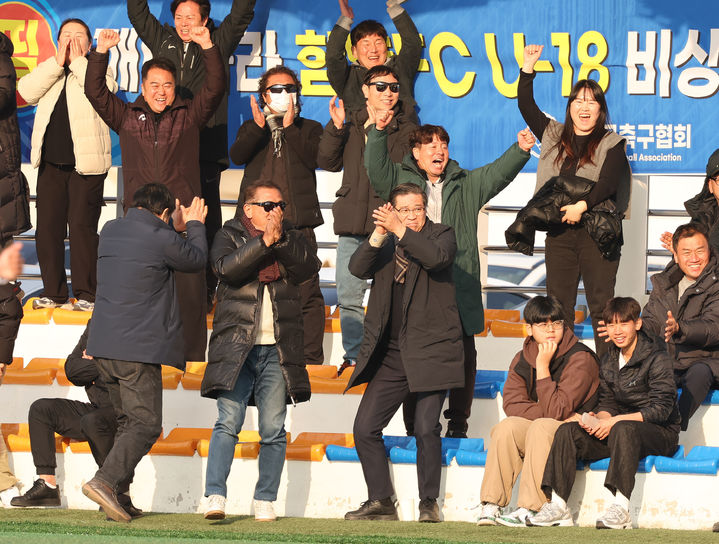 [함양=뉴시스] 함양군청 함양FC U-18는 지난 16일 청운고와의 경기에서 3대1로 승리했다. *재판매 및 DB 금지 *재판매 및 DB 금지