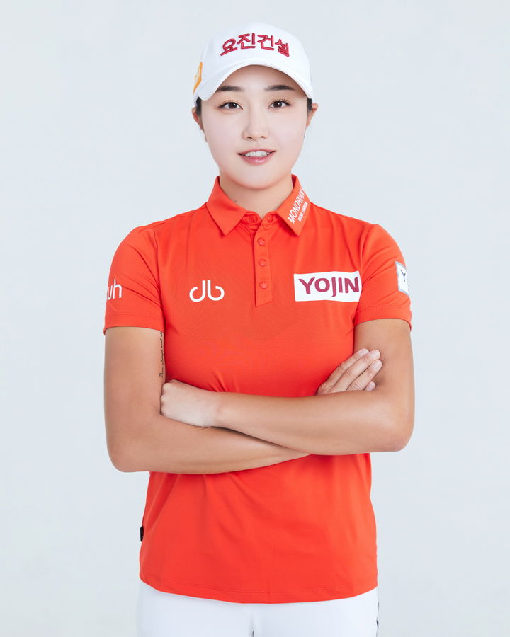 [서울=뉴시스] 요진건설산업은 요진건설 골프단의 간판인 프로골퍼 서연정 선수와 메인 스폰서 후원 재계약을 체결했다고 19일 밝혔다. (사진=요진건설 제공) 2025.02.19. photo@newsis.com *재판매 및 DB 금지