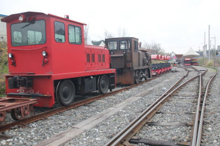 19일 강원특별자치도(도지사 김진태)는 지난해 강원도를 방문한 외국인 관광객 수는 총 318만 명으로 전년 264만 명 대비 20%인 54만 명이 증가했다고 밝혔다. 사진은 춘천 김유정역 레일바이크. syi23@newsis.com *재판매 및 DB 금지