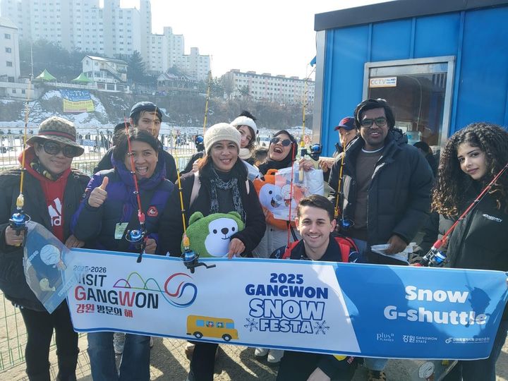 [춘천=뉴시스] 19일 강원특별자치도(도지사 김진태)는 지난해 강원도를 방문한 외국인 관광객 수는 총 318만 명으로 전년 264만 명 대비 20%인 54만 명이 증가했다고 밝혔다. 사진은 겨울관광객 모습. 강원특별자치도 제공. *재판매 및 DB 금지