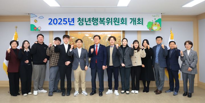 [대구=뉴시스] 대구시 수성구는 올해 첫 청년행복위원회 정기회의를 열고 '2025년 수성구 청년정책·청년친화도시 조성 시행계획'을 심의 및 확정했다. (사진 = 대구시 수성구 제공) 2025.02.19. photo@newsis.com *재판매 및 DB 금지