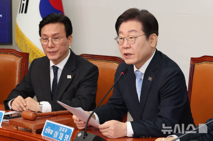 [서울=뉴시스] 권창회 기자 = 이재명 더불어민주당 대표가 19일 오전 서울 여의도 국회에서 열린 최고위원회의에서 발언하고 있다. 2025.02.19. kch0523@newsis.com