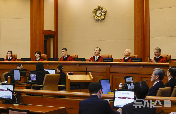 [서울=뉴시스] 김진아 기자 = 19일 서울 종로구 헌법재판소에서 한덕수 국무총리 탄핵심판 1차 변론기일이 열리고 있다. (공동취재) 2025.02.19. photo@newsis.com