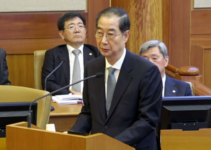 [서울=뉴시스] 한덕수 국무총리가 지난달 19일 서울 종로구 헌법재판소 대심판정에서 열린 국무총리 탄핵심판 1차 변론 기일에서 발언하고 있다. (사진=헌법재판소 제공) 2025.03.05. photo@newsis.com *재판매 및 DB 금지